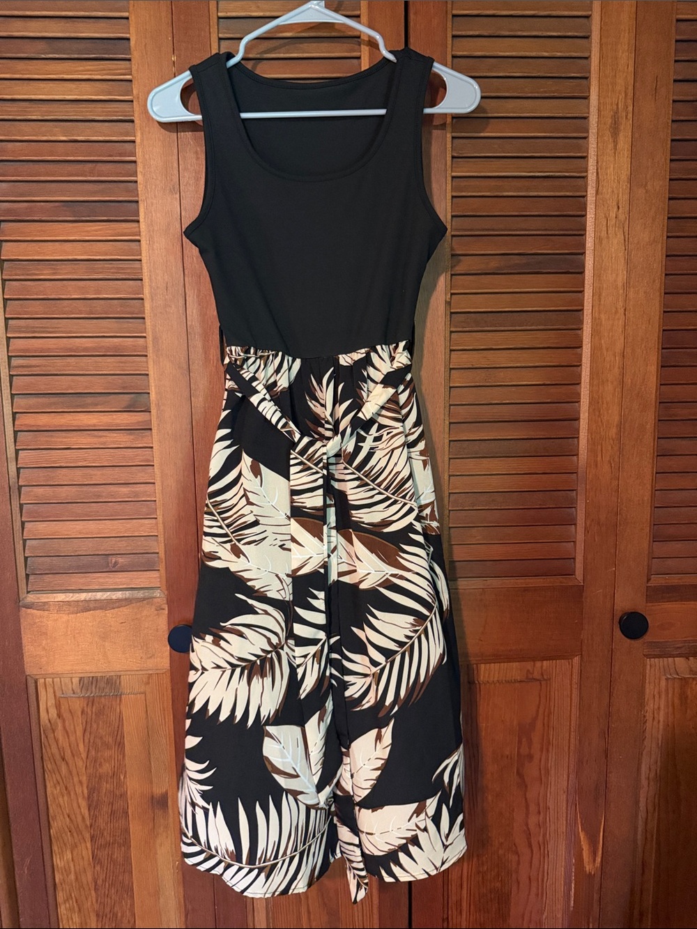 Sleeveless Black & Cream Tropical Print Midi Dress